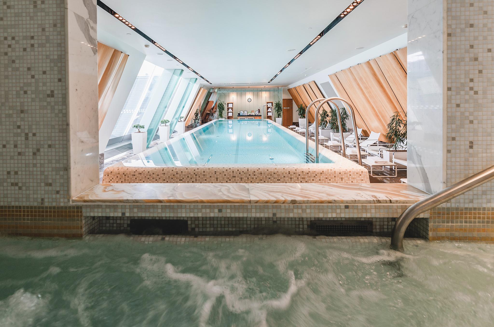 Отель Four Seasons Gresham Palace