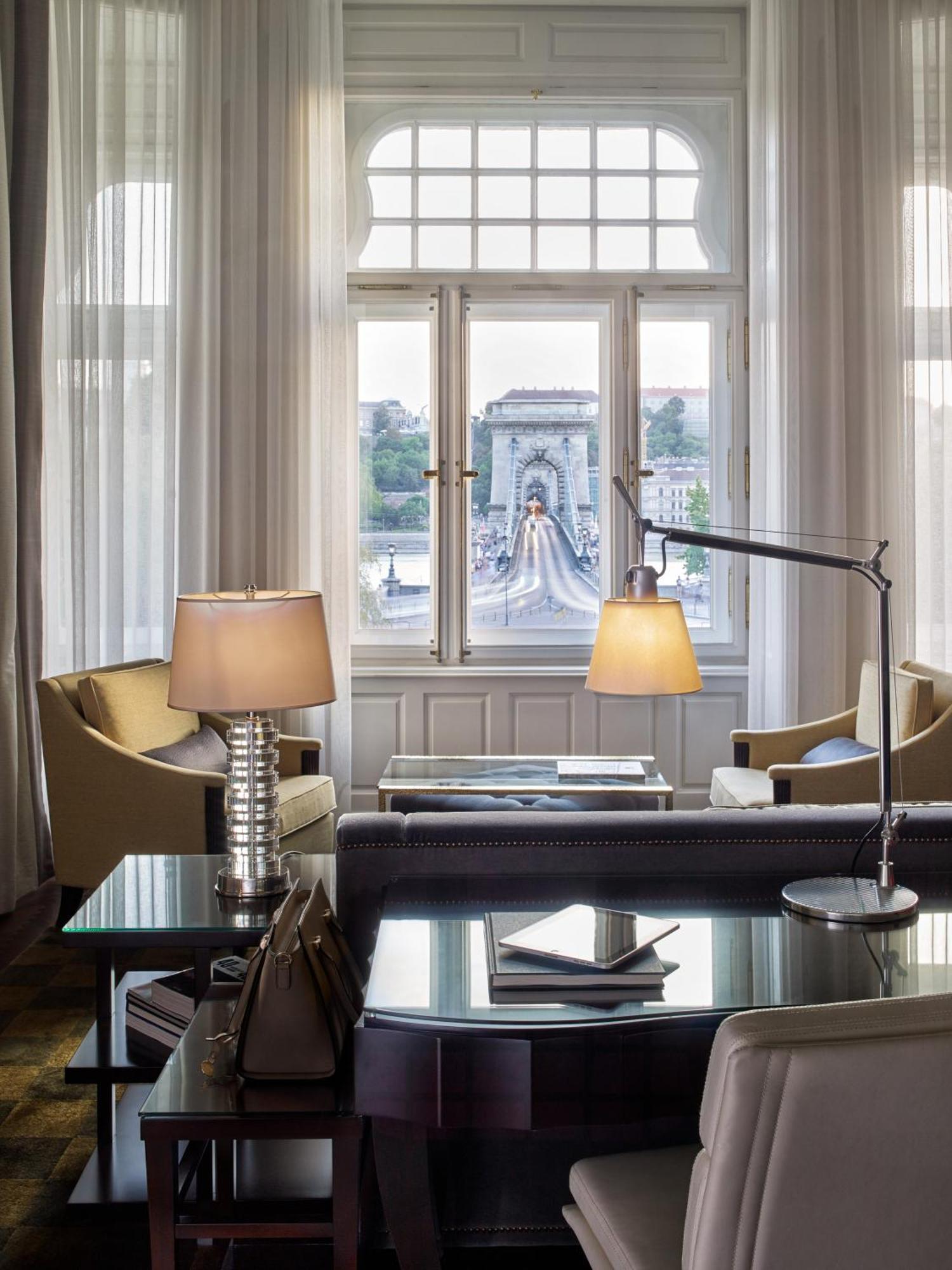 Four Seasons Gresham Palace Hotel 5*