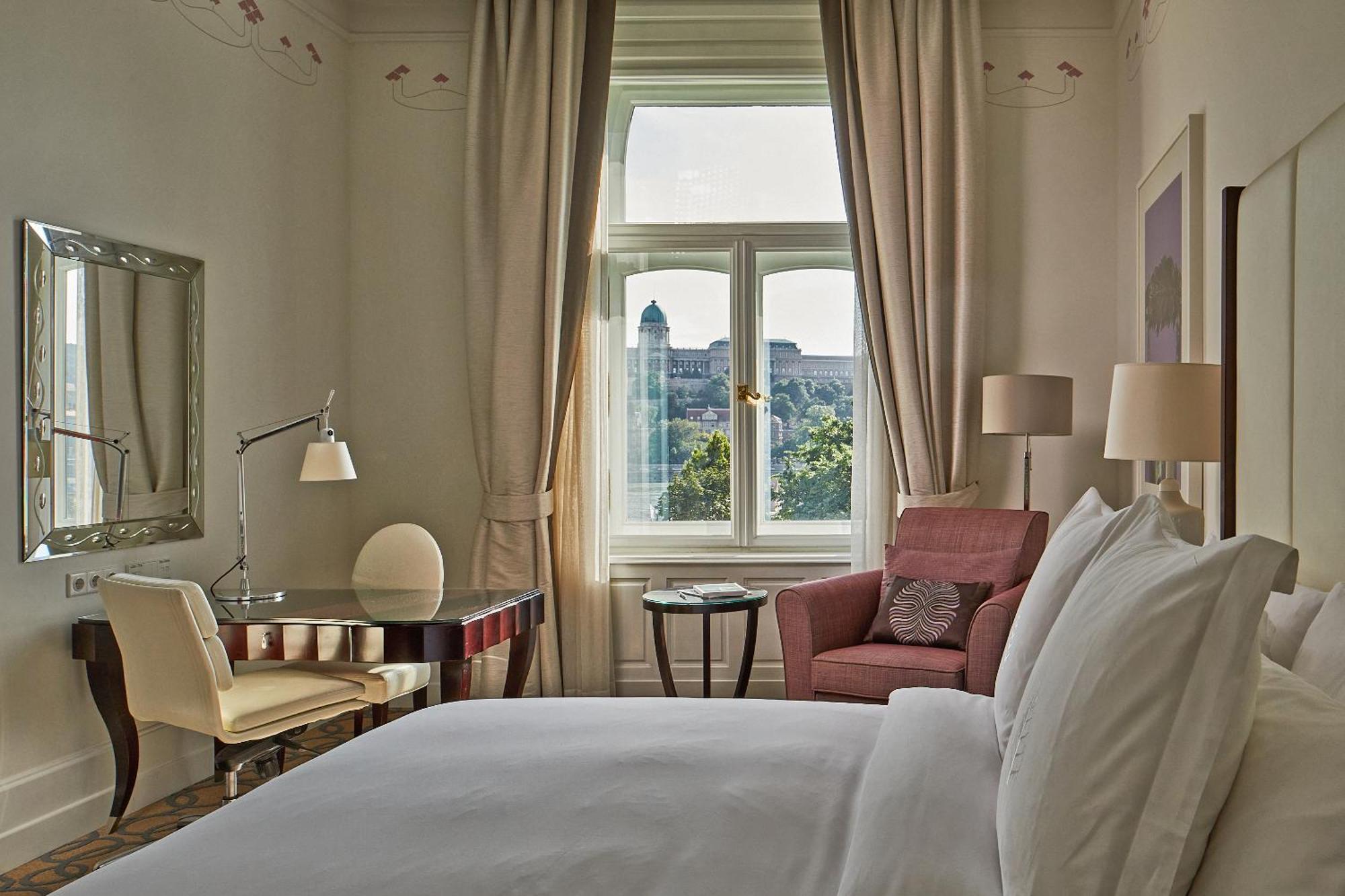 Four Seasons Gresham Palace Hotel 5*